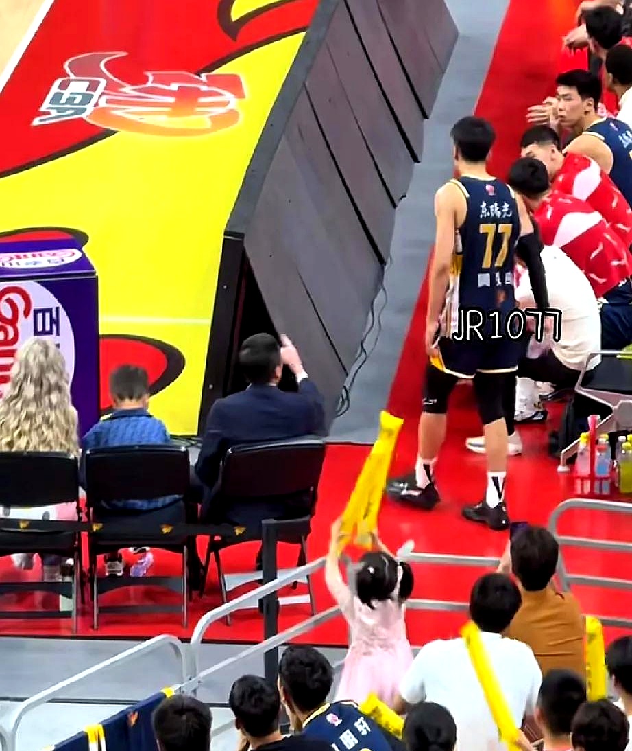 亚博体育-Karsa官方宣布锐不可当新规，掘金引发争议！赛场气氛高涨-亚博体育