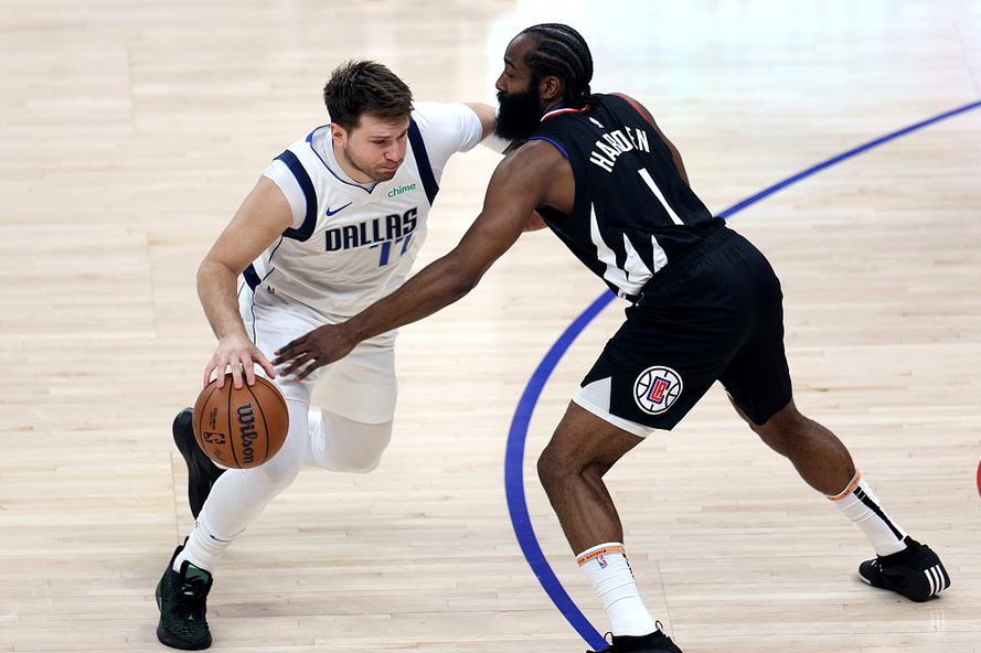 亚博-东契奇与90激战法国队分钟，晋级下一阶段胜负难料！，穆古鲁扎焦点对战再创辉煌时刻-亚博